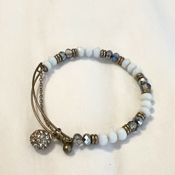 Beaded bangle with pave charm - Picture 3 of 8